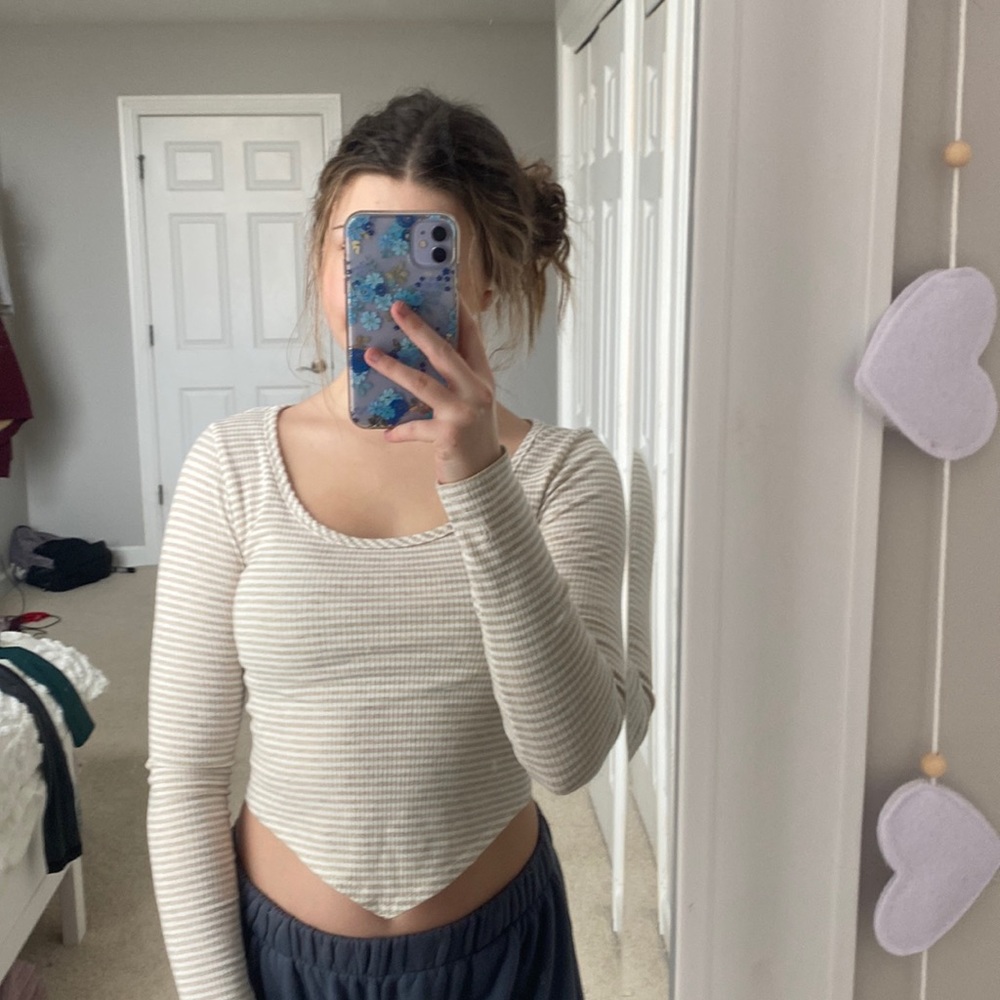 tan/white stripe top